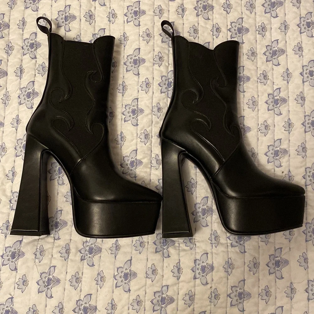 platform black boots